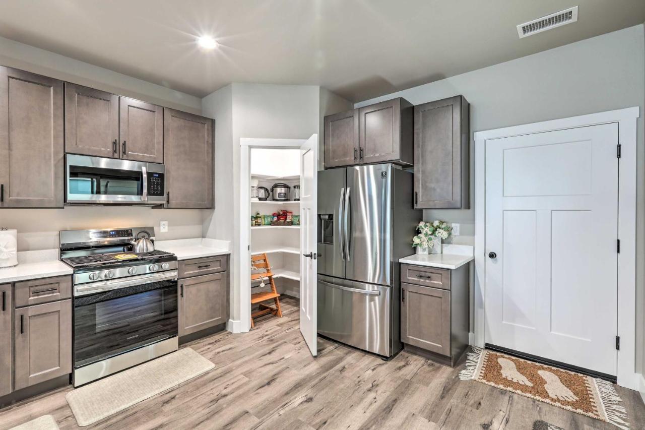 Modern Flagstaff Home, 4 Mi To Downtown! エクステリア 写真